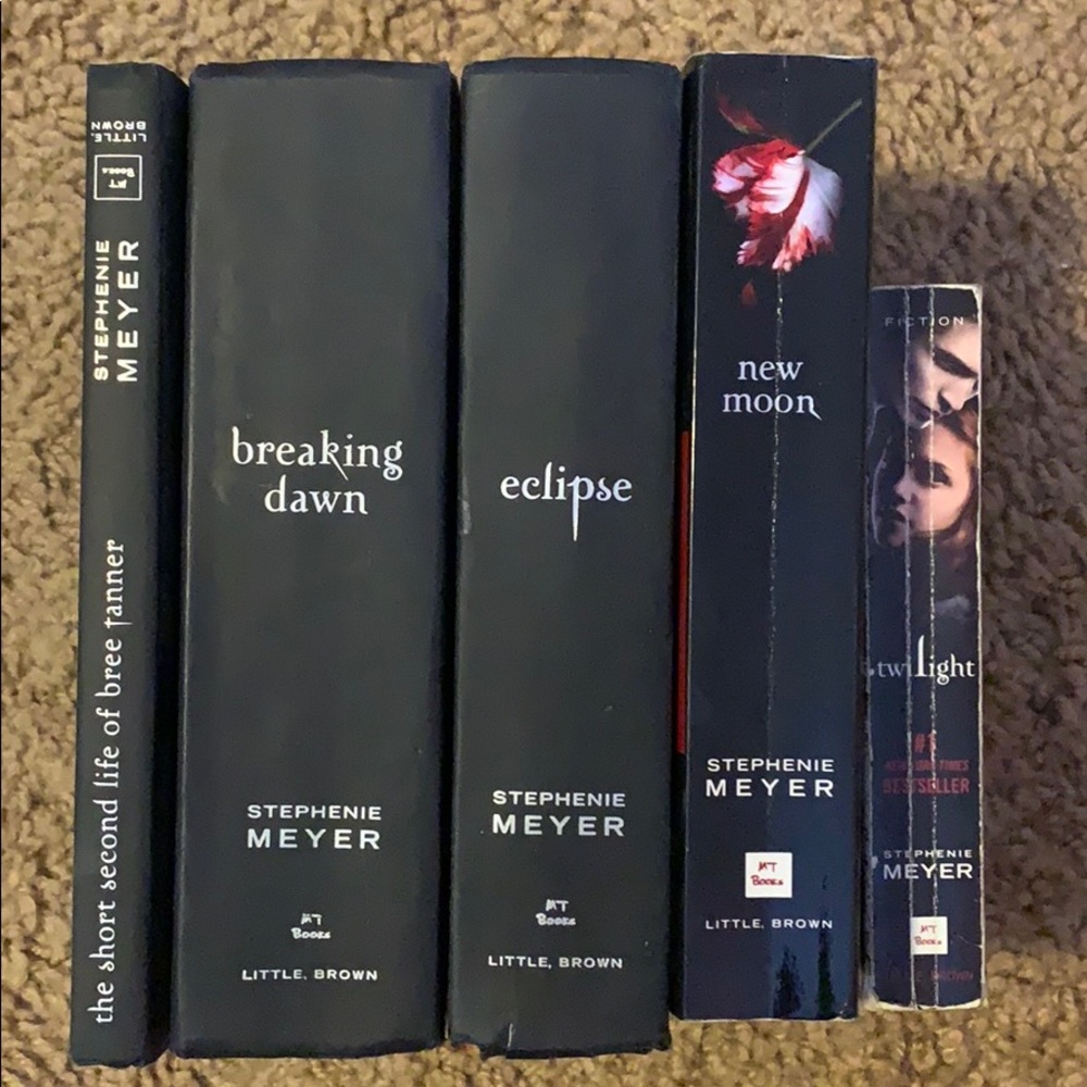 Twilight Series Books 1-4 + bonus book
